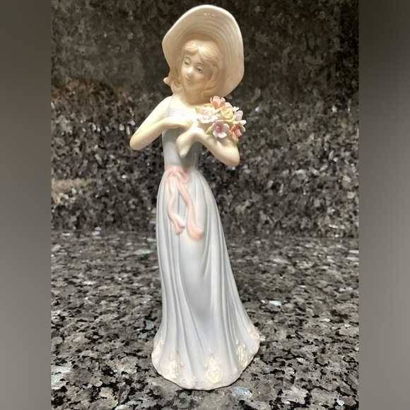 Vintage 1998 House of Lloyd “Gathering Flowers” Porcelain Lady Figurine 8” H. - Picture 7 of 7